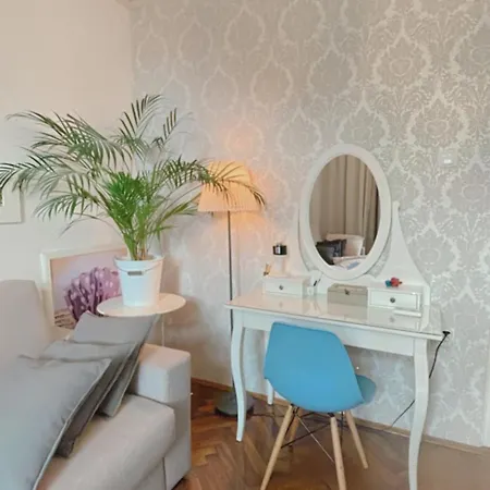 Apartment With Spacious Terrace Floramy