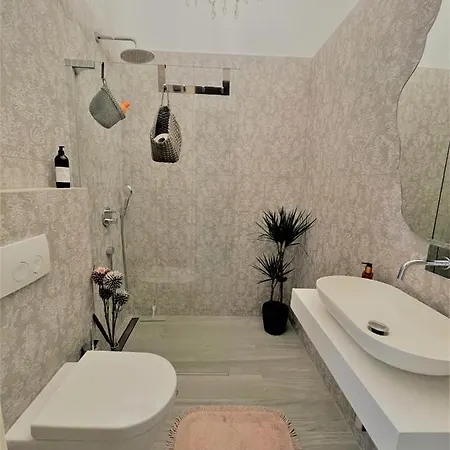 With Spacious Terrace Floramy Apartmán Opatija