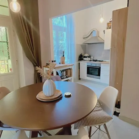 Apartament With Spacious Terrace Floramy